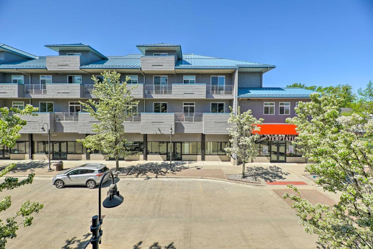 Grand Haven Condo - Walk To Nearby Hot Spots! Kültér fotó